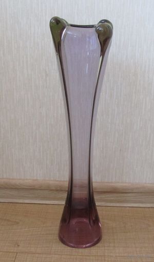 Все лоты с рубля.Большая интерьерная ваза,цветное стекло,Чехословакия,h-42 см.