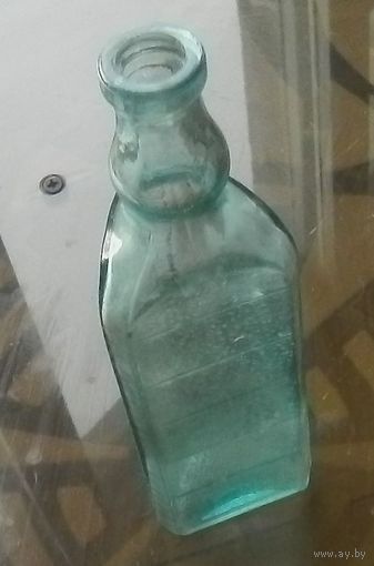Бутылка треугольная