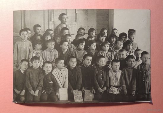 Фото "Учащиеся начальной школы", г. Новый Оскол, 1934 г. (14*9,5 см)