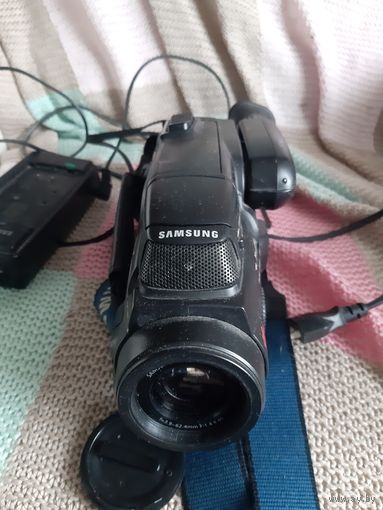 Видеокамера SAMSUNG VP-K80.WIDE ANGLE Hi-Fi STEREO.