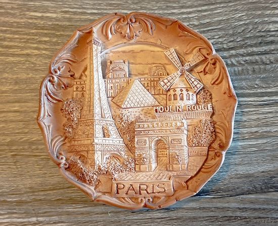 Редкая сувенирная тарелочка ''Paris'' из Франции