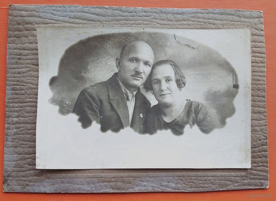 Фото мужчины и женщины. 1930-е. 8.5х13 см. На паспарту