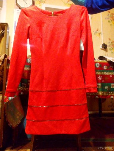 Платье женское демисезонное красное на молнии