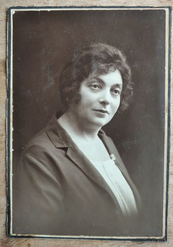 Фото женщины. 1927 г. Иудаика. 9х13 см. На картоне.