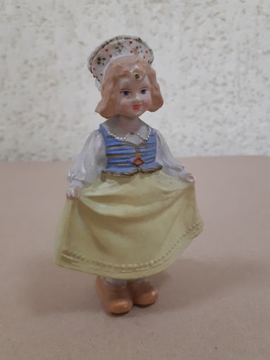 Кукла (болванчик) Девочка в платье, колкий пластик. СССР