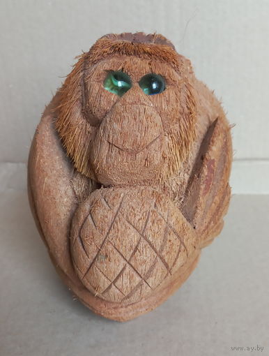 Сувенирная обезьянка из натурального кокоса.