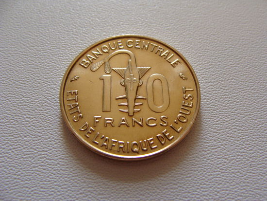 Западная Африка.  10 франков 1966 год  KM#1а "Газель - Пилорылый скат"
