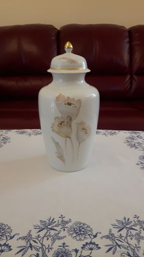 Шикарная авторская ваза, автор известный дизайнер " Носсер" "Кайзер " Германия, выс.34,5 см,без дефектов.
