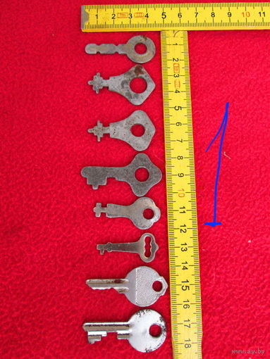 Ключи-ключики маленькие  старинные .Цена за все