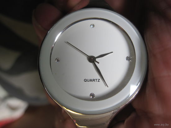 Часы женские Geekthink кварц в рабочем состоянии.