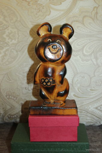 Резная, деревянная фигурка "Олимпийский мишка", времён СССР, высота 18 см.