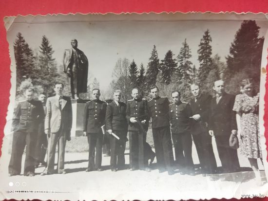 Встреча однополчан у памятника Сталину И.О